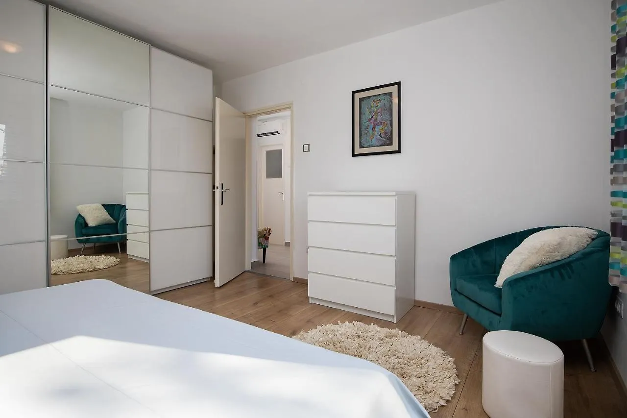 Apartment Kim Pula 0*,